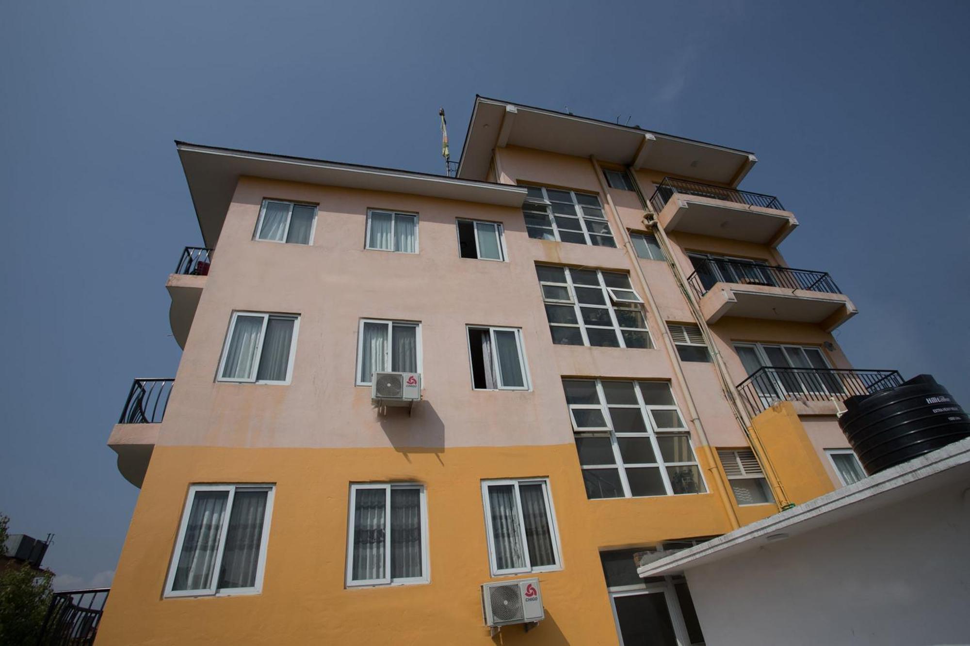 Oyo 135 Lost Garden Apartment And Guest House Kathmandu Exteriör bild